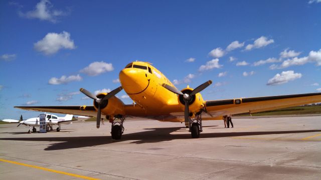 Douglas DC-3 —