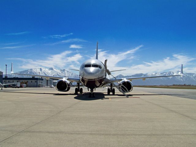 Boeing 737-700 (N800KS)