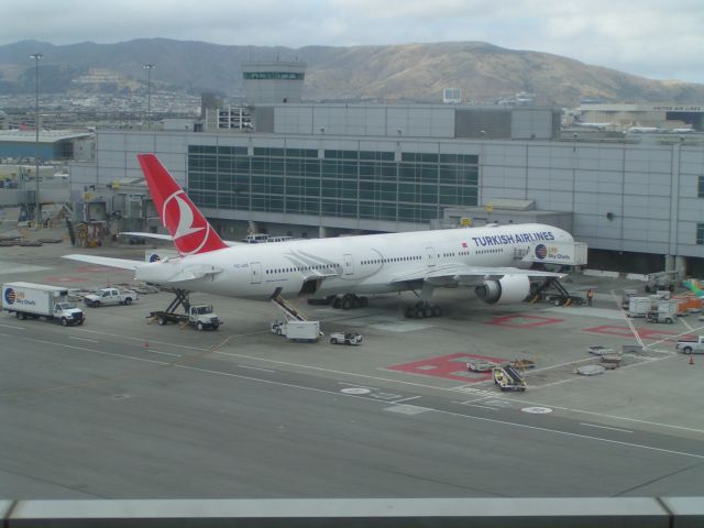 BOEING 777-300 (TC-JJS) - May 18, 2015