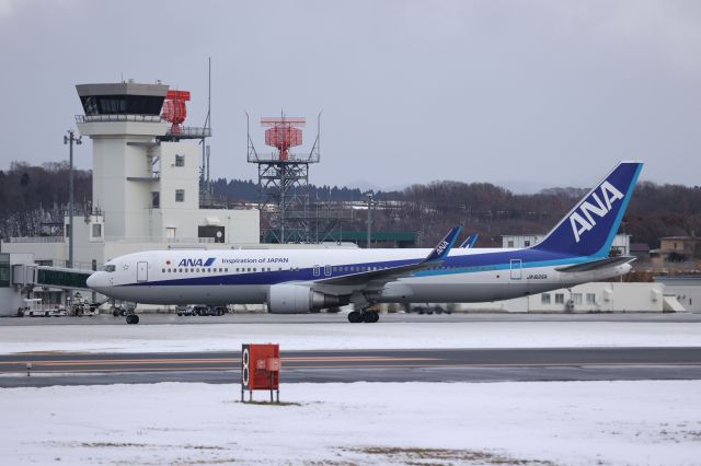 BOEING 767-300 (JA625A) - December 31, 2023:HND-HKD.