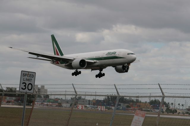 Boeing 777-200 (EI-ISE)