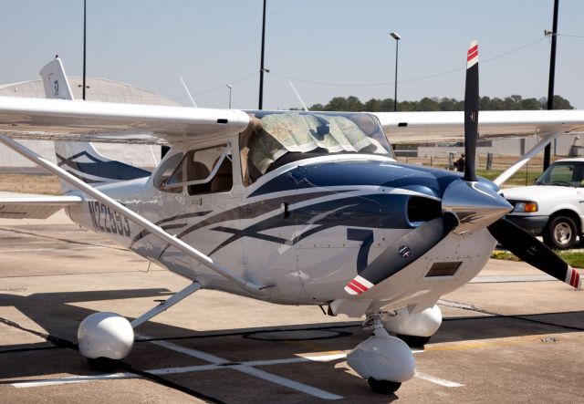 Cessna Skylane (N22593)