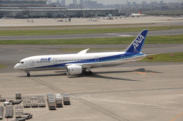 Boeing 787-8 (N787EX) - N787EX Taxing at Haneda Intl Airport on July 6th 2011 Test Flight