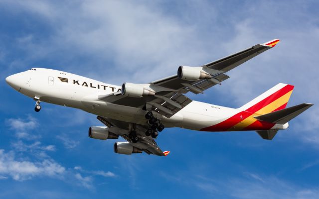 Boeing 747-400 (N700CK) - Runway 36R arrival