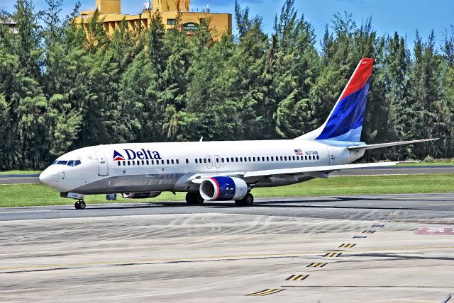 Boeing 737-800 (N3734B) - N3734B Delta Air Lines 2000 Boeing 737-832 C/N 30776  San Juan - Luis Munoz Marin International (SJU / TJSJ) Puerto Rico, 2009  Aeroparque (Aeropark) Photo : Tomás Del Coro