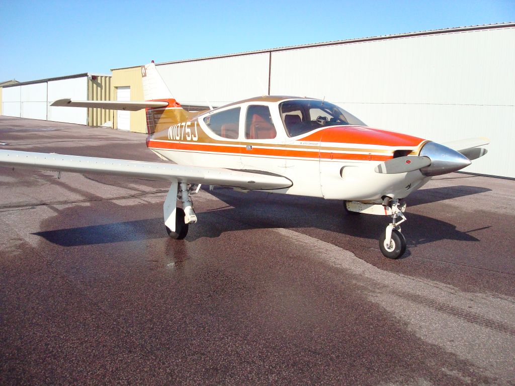 Rockwell Commander 114 (N1075J)