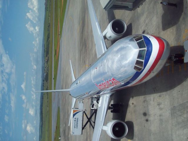 BOEING 767-200 (N358AA)