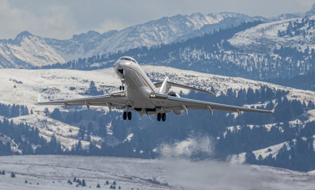 Bombardier Global Express (N143QS)