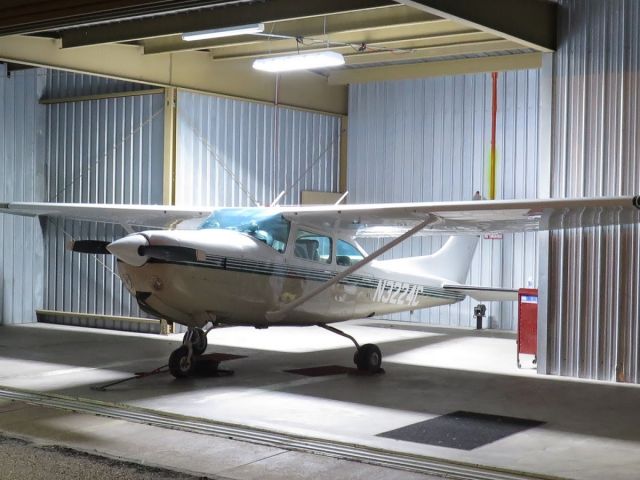 Cessna Skylane (N3224C) - Tucking the baby into bed