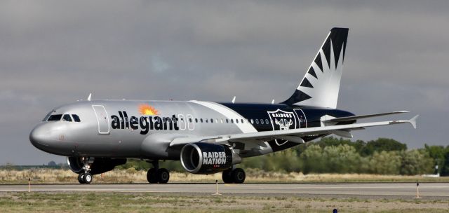 Airbus A319 (N328NV) - Roaring down Runway 21 bound for PDX.