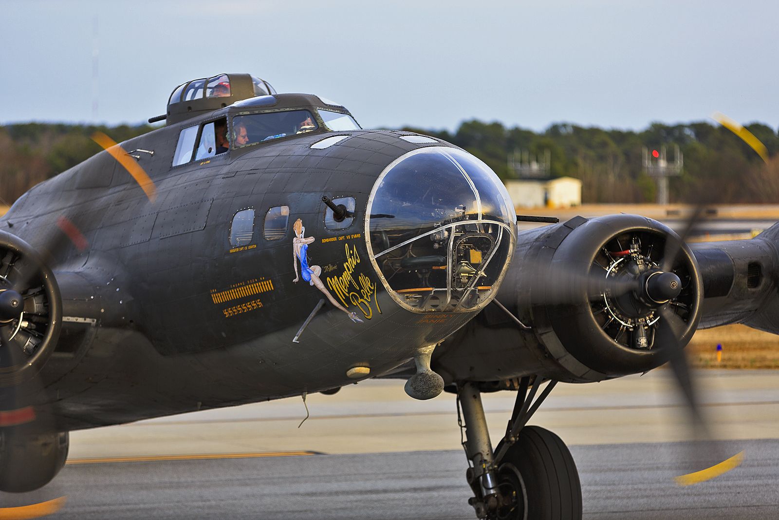 Boeing B-17 Flying Fortress (N3703G)