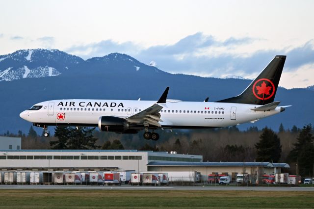 Boeing 737 MAX 8 (C-FSNU)