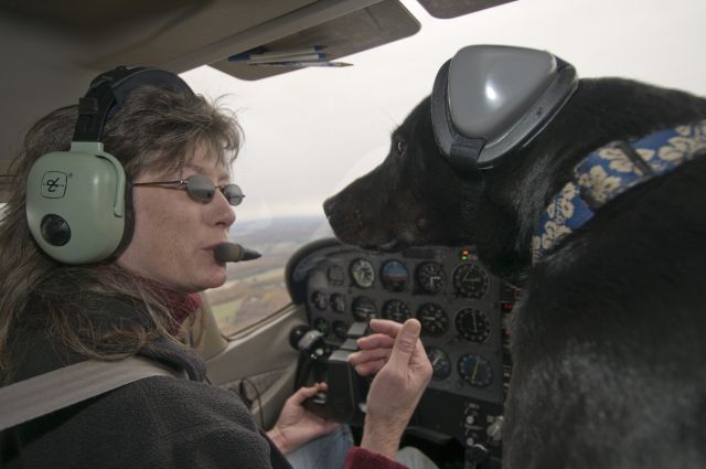 Cessna Skyhawk (N172WY) - Michele and Super Cooper discussing the route