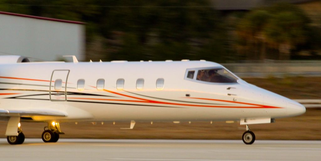 Learjet 60 (N790SU)