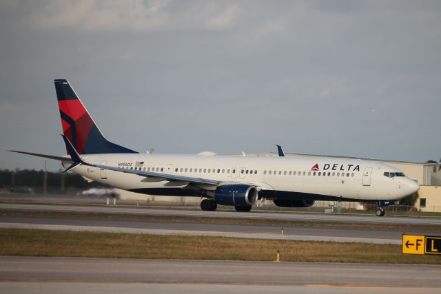 Boeing 737-900 (N956DZ) - Delta Flight 1395 departs Runway 6 at Southwest International Airport enroute to Hartsfield-Jackson Atlanta International Airport