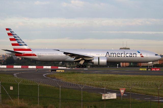 BOEING 777-300ER (N726AN)