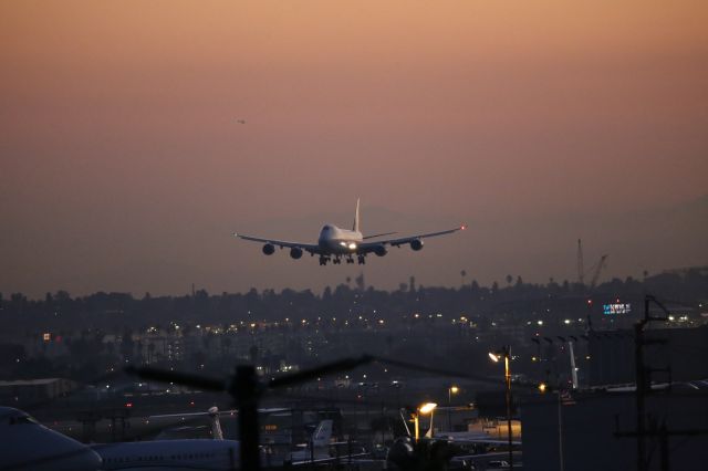 BOEING 747-8 (B-LJN)