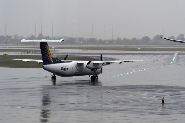 de Havilland Dash 8-300 (VH-XFV) - De Havilland Canada Dash 8, YPPH 140619.