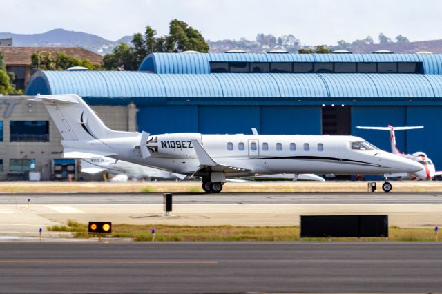 Learjet 45 (N109EZ)