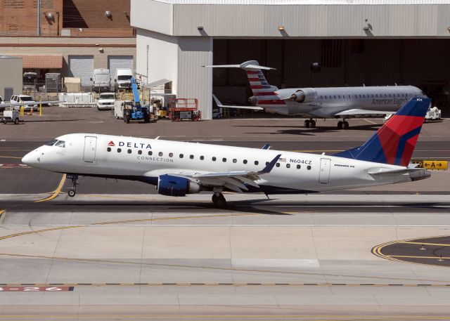 Embraer 175 (N604CZ)