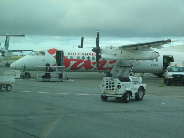 de Havilland Dash 8-100 (C-GNON)