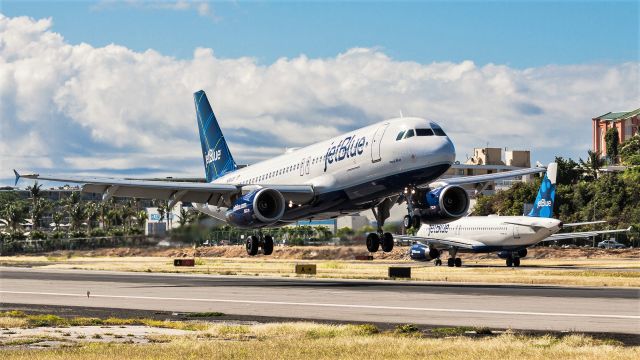 Airbus A320 (N516JB) - JetBlue landing at St Maarten from JFK.