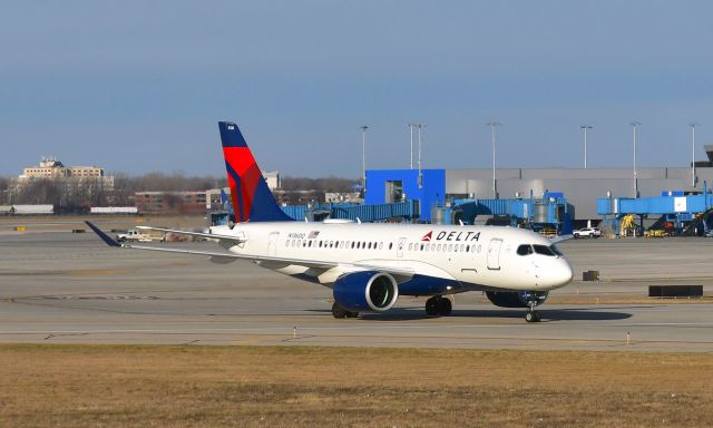 Airbus A220-100 (N136DQ) - Delta Airbus A220-100 N136DQ in Detroit 