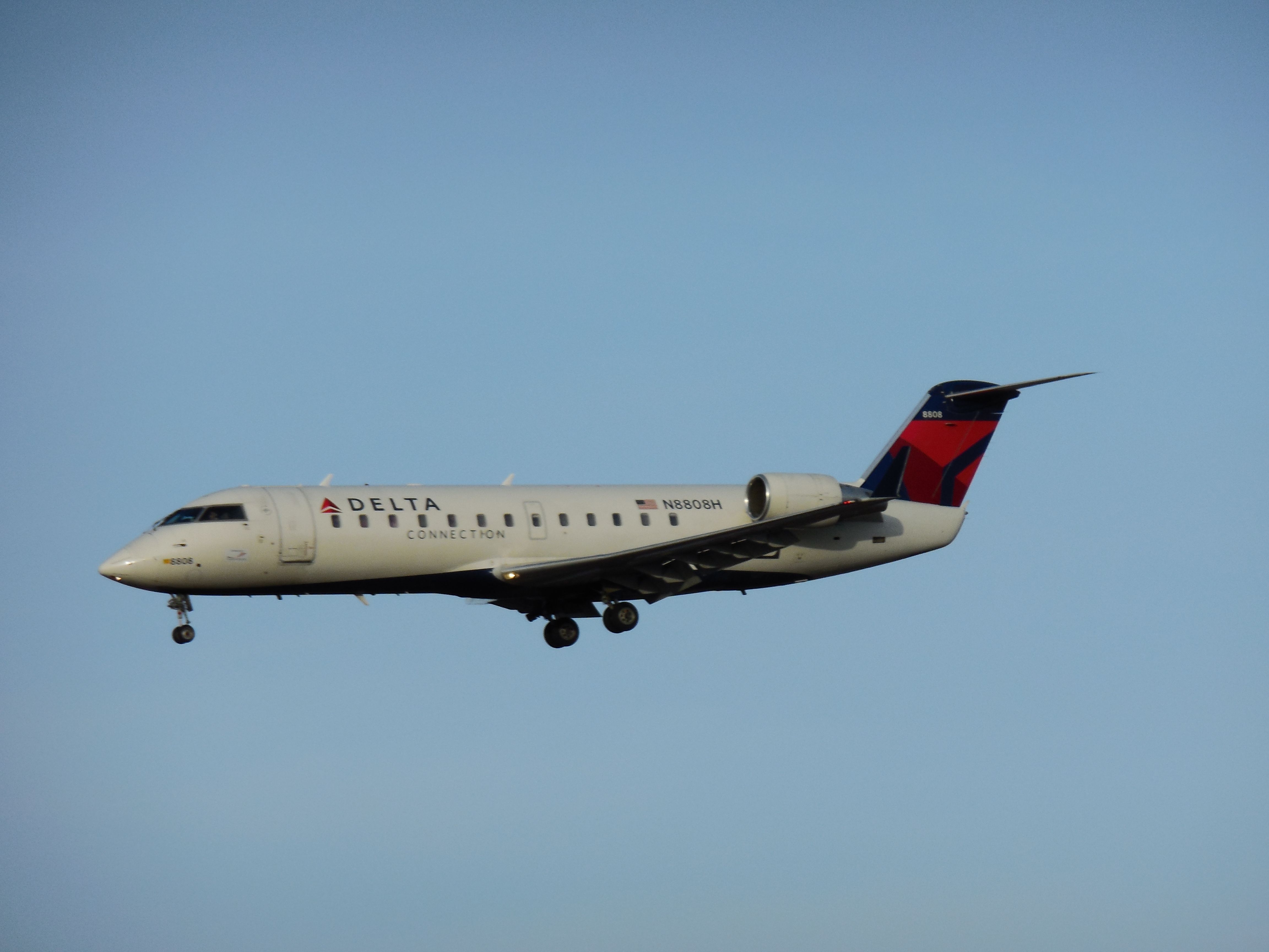 Canadair Regional Jet CRJ-200 —