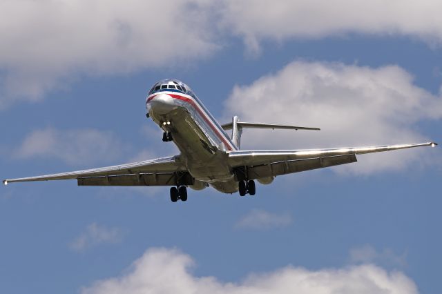 McDonnell Douglas MD-80 —