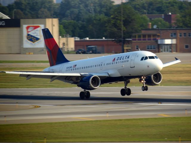 Airbus A319 (N342NB)