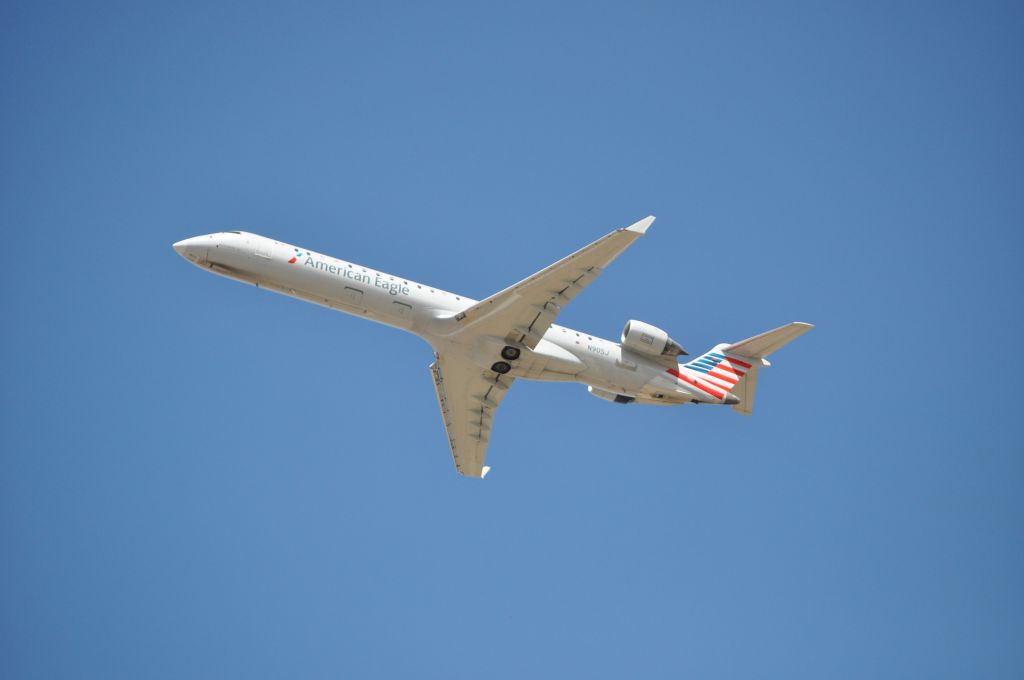 Canadair Regional Jet CRJ-200 (N905J)