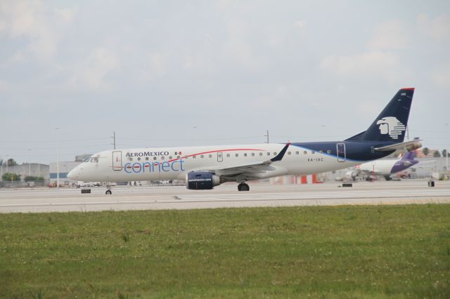 Embraer ERJ-190 (XA-IAC)