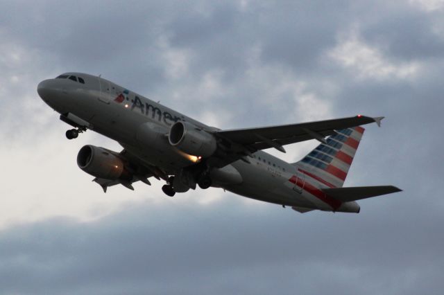 Airbus A319 (N753US)