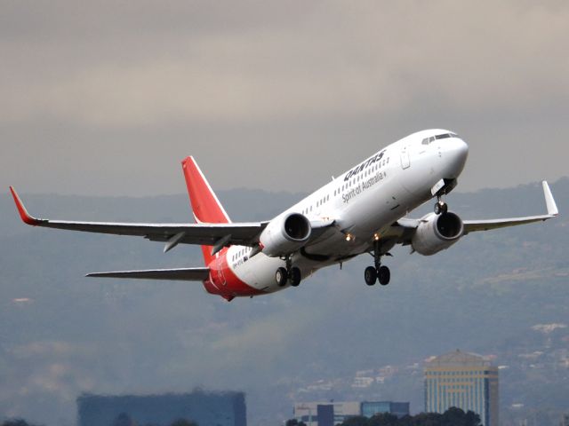 Boeing 737-800 (VH-VYG) - Getting airborne off runway 23 on a cold, gloomy winters day. Wednesday 4th July 2012.