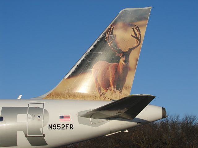 Airbus A319 (N952FR)