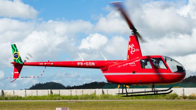 Robinson R-44 (PR-GDN)