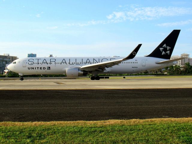 BOEING 767-300 (N653UA)