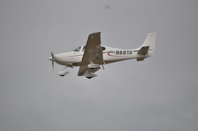 Cirrus SR-22 (N681S)