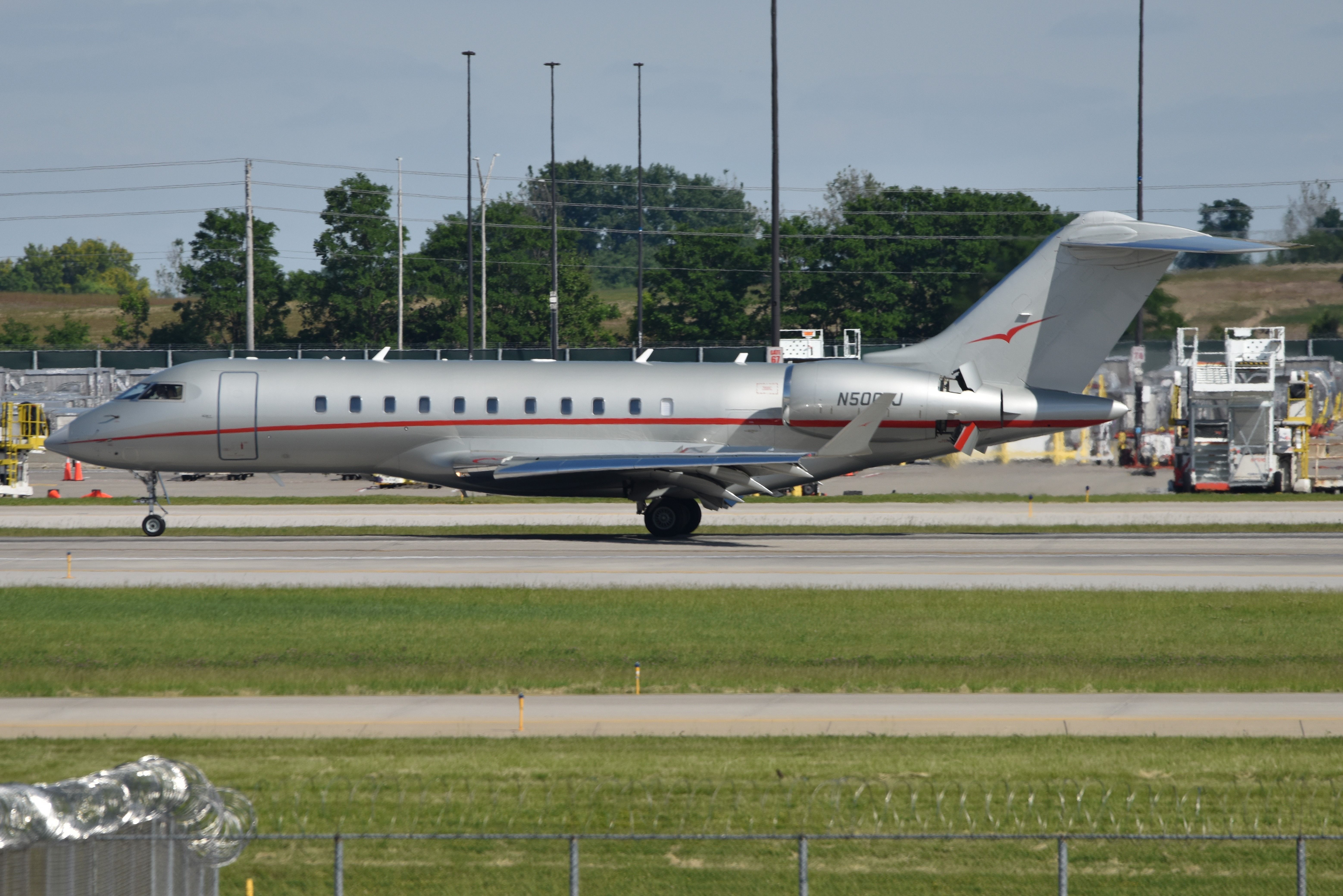 Bombardier Global Express (N500VJ) - 5-R Arrival on 05-30-21 post 500 race to pick up some race fans.
