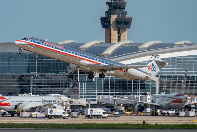 McDonnell Douglas MD-83 (N9615W)