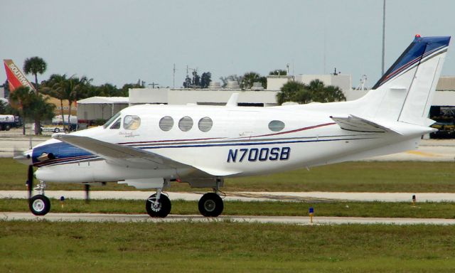 Beechcraft King Air 90 (N700SB)