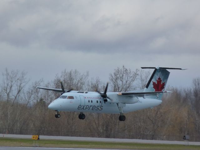 de Havilland Dash 8-100 (C-GONJ)