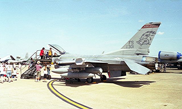 Lockheed F-16 Fighting Falcon —