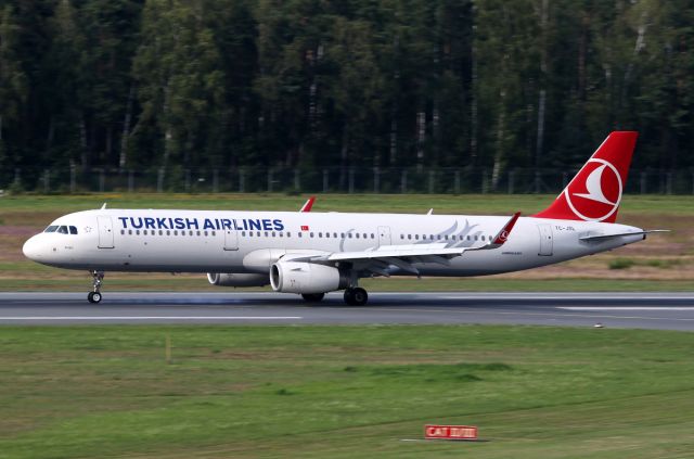 Airbus A321 (TC-JSL)