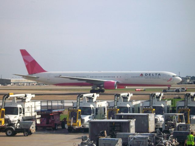 BOEING 767-400 (N845MH) - Pink jet you say?