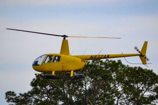 Robinson R-44 (N832AK)