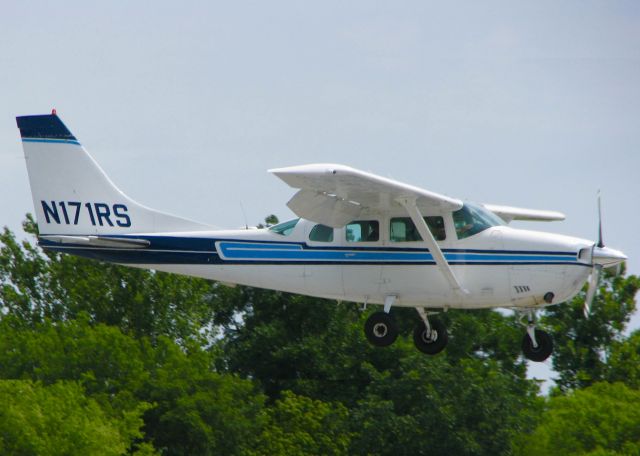 Cessna Skylane (N171RS) - At Downtown Shreveport.