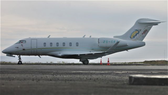 Canadair Challenger 350 (ZS-CKA) - Santa Maria Island International Airport - LPAZ - Azores. May 25, 2021.
