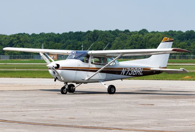 Cessna Skyhawk (N738RL)