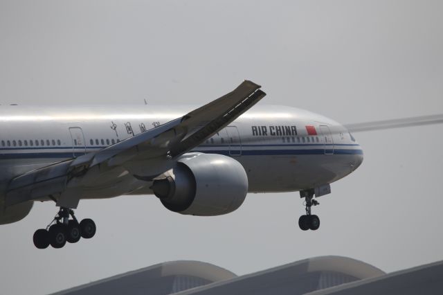 BOEING 777-300ER (B-2038)
